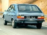 լուսանկար Ավտոմեքենա Renault 30 հեչբեկ (1 սերունդ 1975 1984)