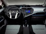 fotografie 6 Auto Toyota Prius C Hatchback (1 generácia 2012 2015)