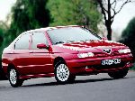 写真 1 車 Alfa Romeo 146 セダン (930 1995 2001)