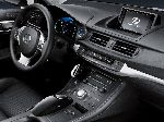fotoğraf 14 Oto Lexus CT Hatchback 5-kapılı. (1 nesil [restyling] 2013 2015)