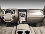 foto 13 Auto Lincoln Navigator Fuoristrada 5-porte (3 generazione 2007 2014)