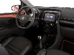 foto 7 Bil Toyota Aygo Hatchback 5-dörrars (1 generation 2005 2008)