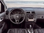 fotografie 7 Auto Volkswagen Touran Viacúčelové vozidlo (MPV) 5-dvere (2 generácia 2006 2010)