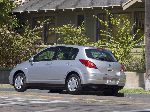 fotografie 4 Auto Nissan Versa Hatchback (1 generácia [facelift] 2009 2012)