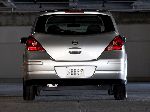 fotografie 5 Auto Nissan Versa Hatchback (1 generácia [facelift] 2009 2012)