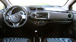 fotografie 8 Auto Toyota Yaris Hatchback 5-dvere (U 2011 2014)