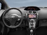 fotografie 18 Auto Toyota Yaris Hatchback 5-dvere (U 2011 2014)