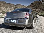 fotografie 5 Auto Chrysler 300C sedan 4-dveřový (2 generace 2011 2014)