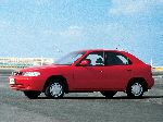 fotografie 4 Auto Daewoo Nubira Hatchback (J100 1997 1999)