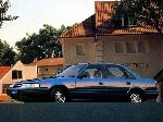 写真 11 車 Mazda 626 セダン (3 世代 1987 1992)