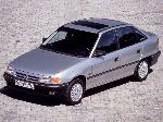 写真 18 車 Opel Astra セダン 4-扉 (G 1998 2009)