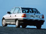 写真 22 車 Opel Astra セダン 4-扉 (G 1998 2009)