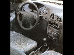 صورة فوتوغرافية 3 سيارة Daewoo Nubira هاتشباك (J100 1997 1999)